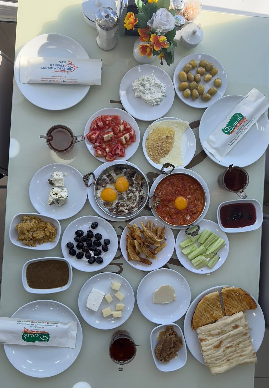 3 Kişilik Yöresel Köy Kahvaltısı