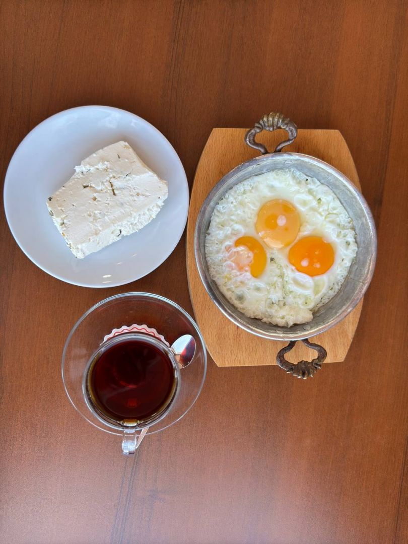 Otlu Peynir + Yağda Yumurta+ Çay